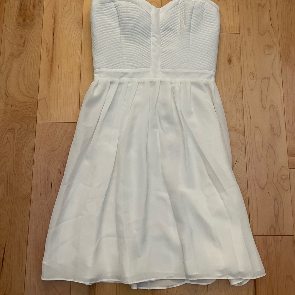 Elegant White Strapless Dress